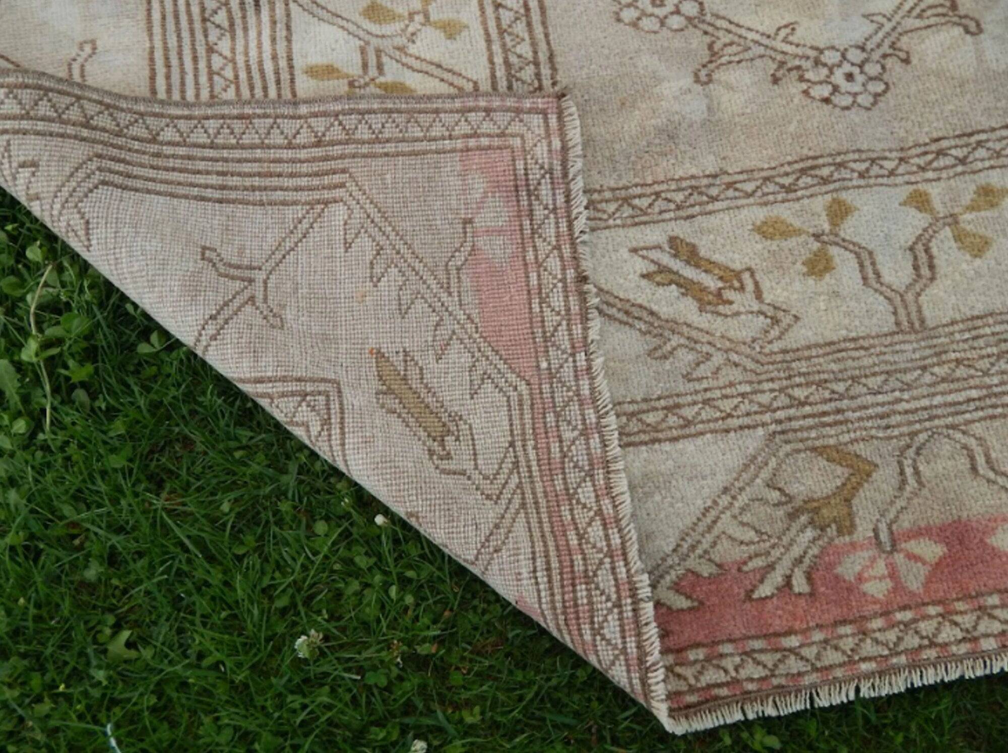 Vintage handmade Turkish rug 160x229 cm