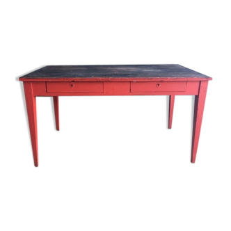 Table red