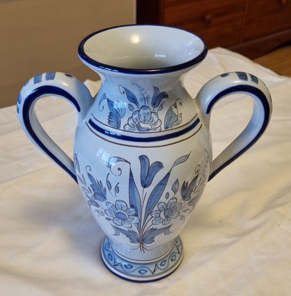 Vase amphore bleu de Nevers Montagnon