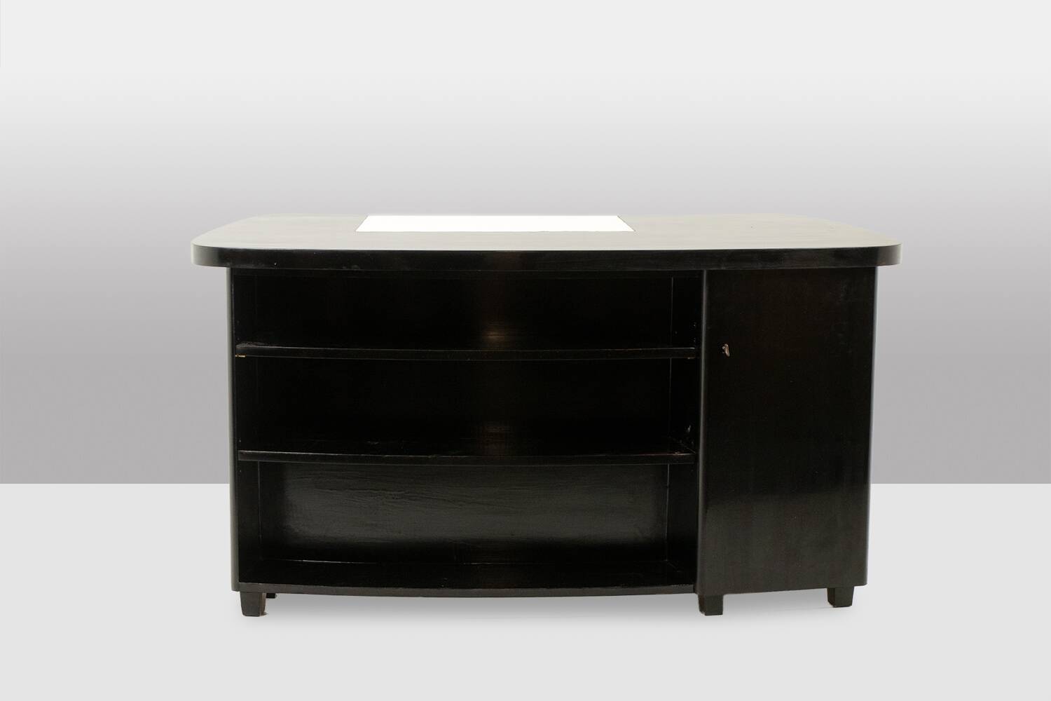 Art Deco kidney-shaped desk, in black lacquered wood. 1930s.