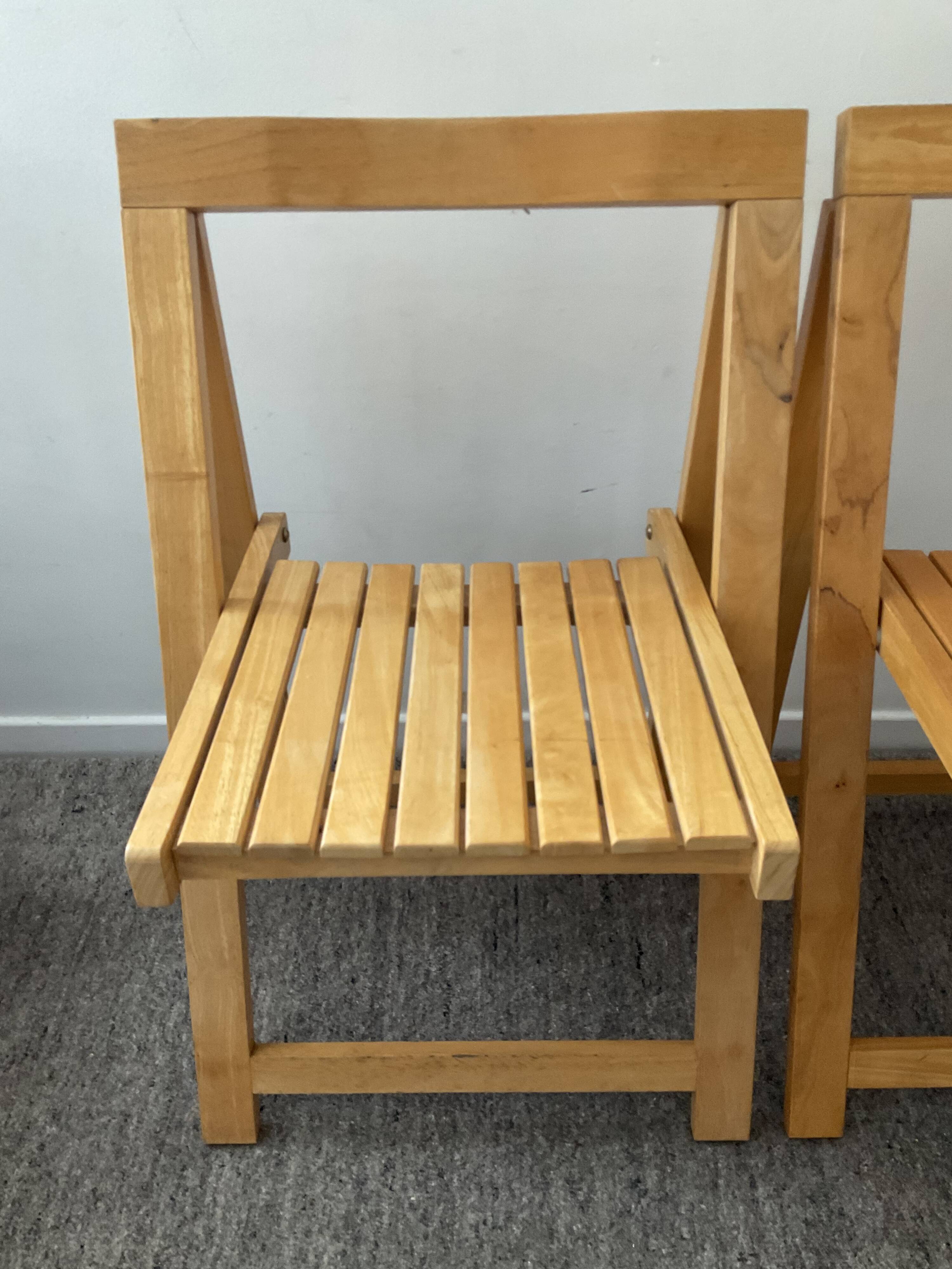 Pair of folding chairs from the 70s in solid beech