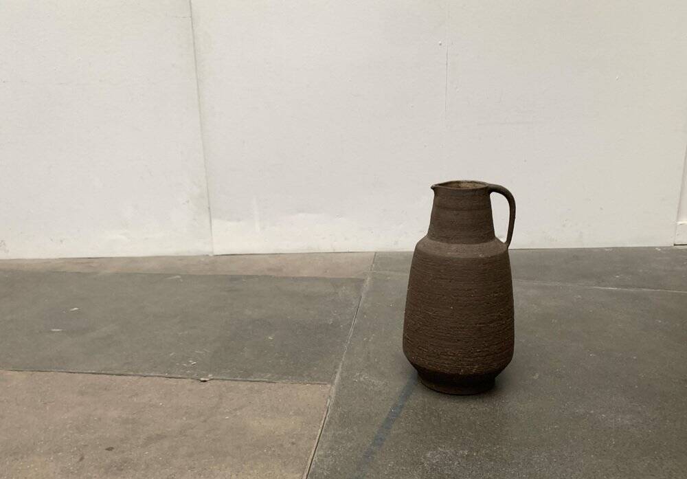 Brutalist German vase on a mid-century stand by Krösselbach Keramik, 1960s.