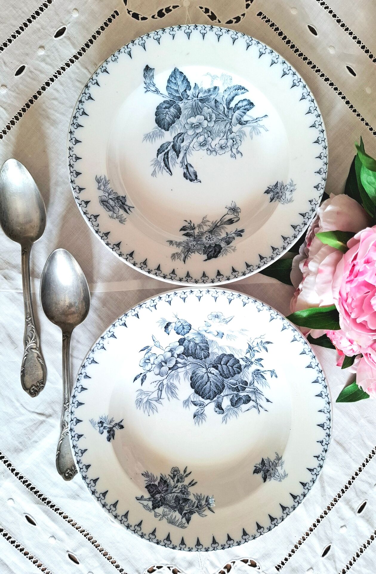 Antique deep plates in ironstone from Sarreguemines.