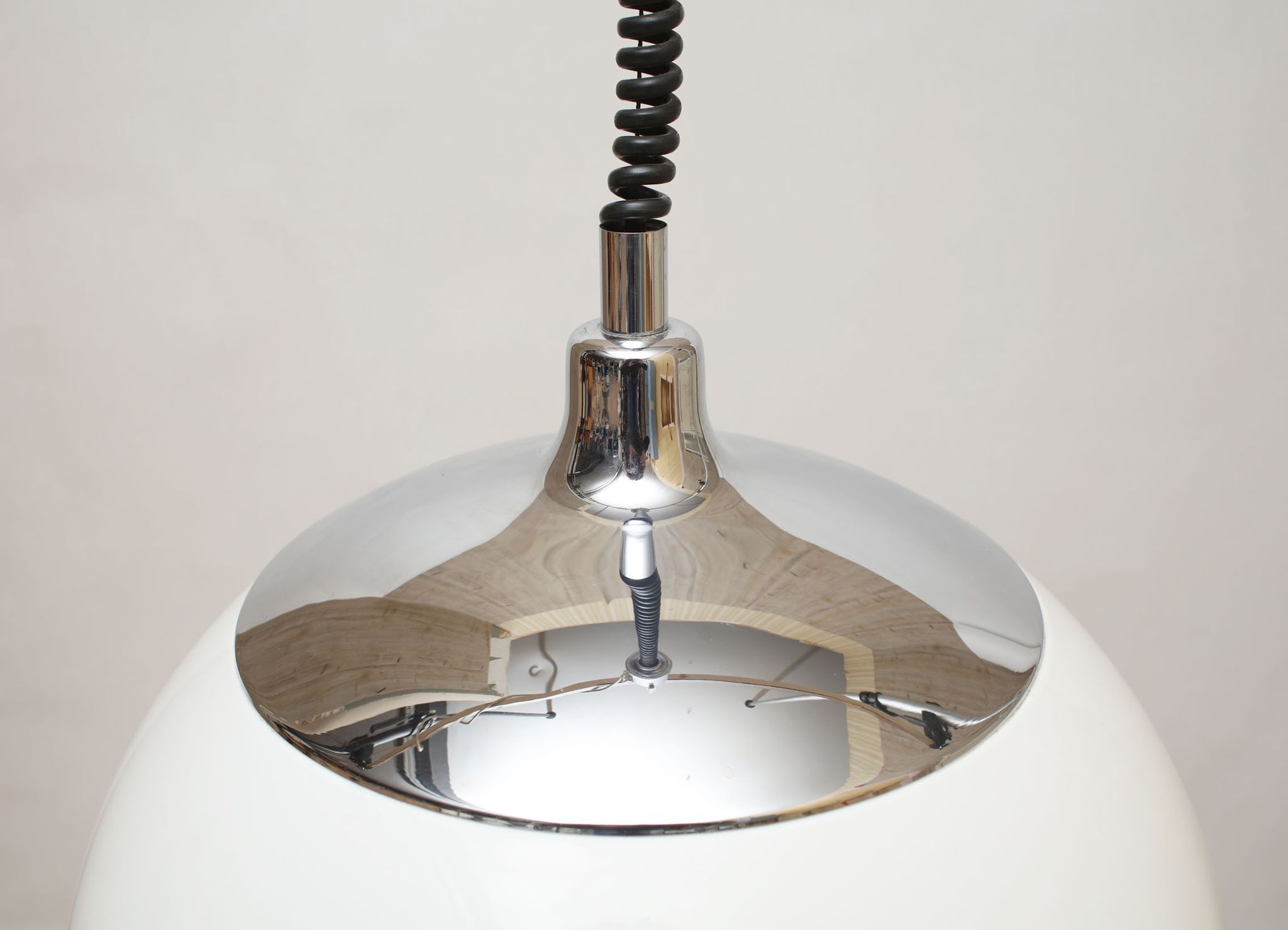 Suspension en plastique blanc et chrome 1970s
