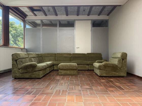 Canapé modulable vintage en velours vert avec fauteuil assorti et pouf