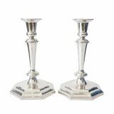 Paire de bougeoirs en métal argenté