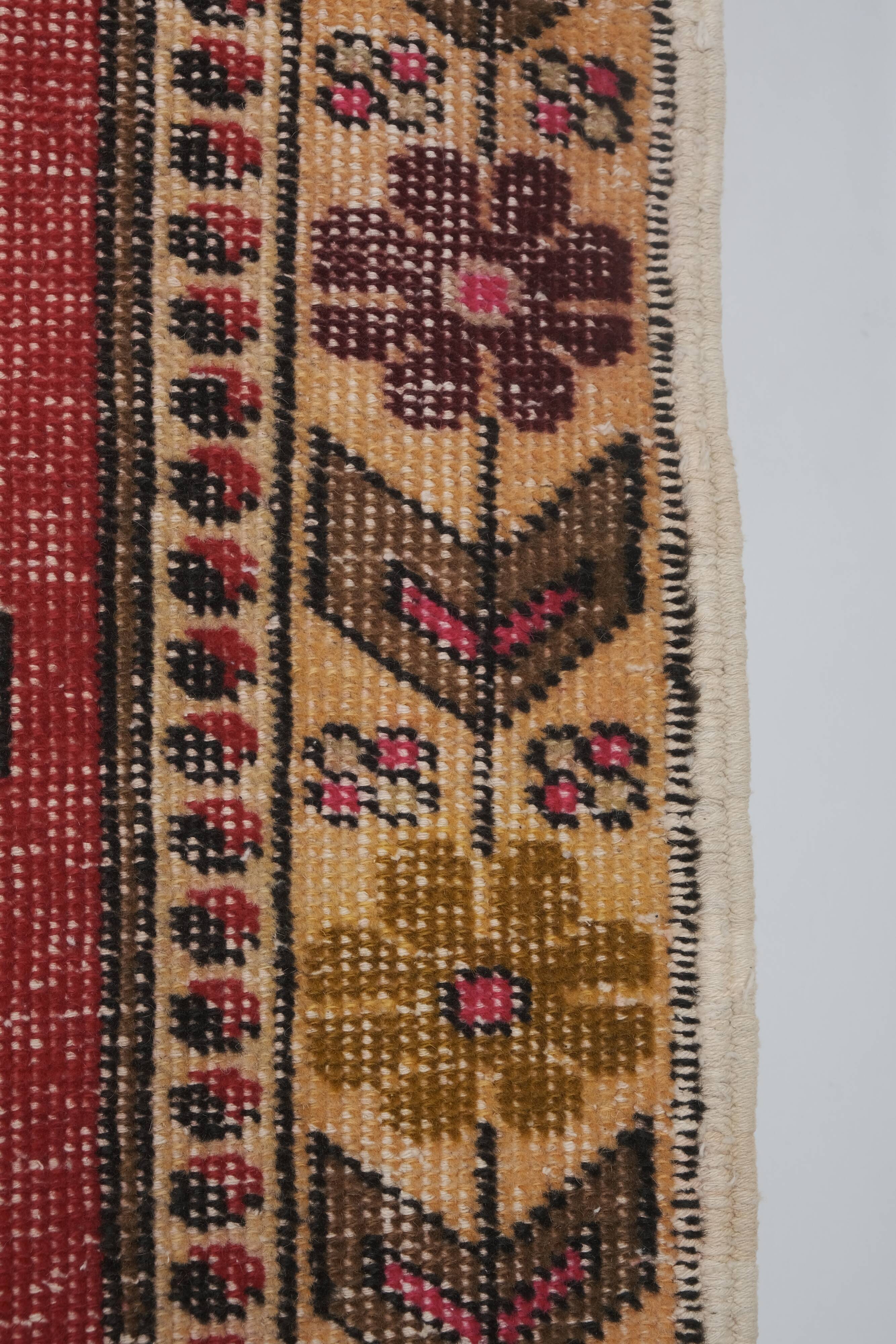 Vintage Turkish rug from Oushak, hand-woven 143 x 216 cm