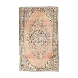 Madallion classic style distressed rug 266x161 cm