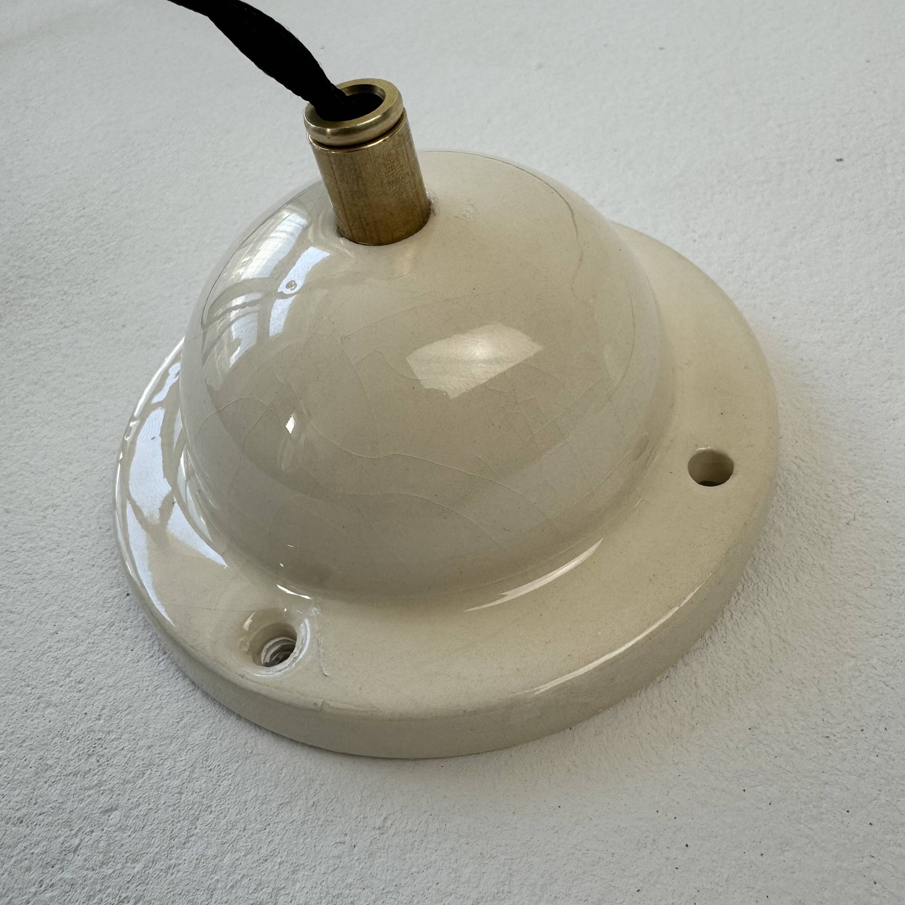 White ceramic suspension