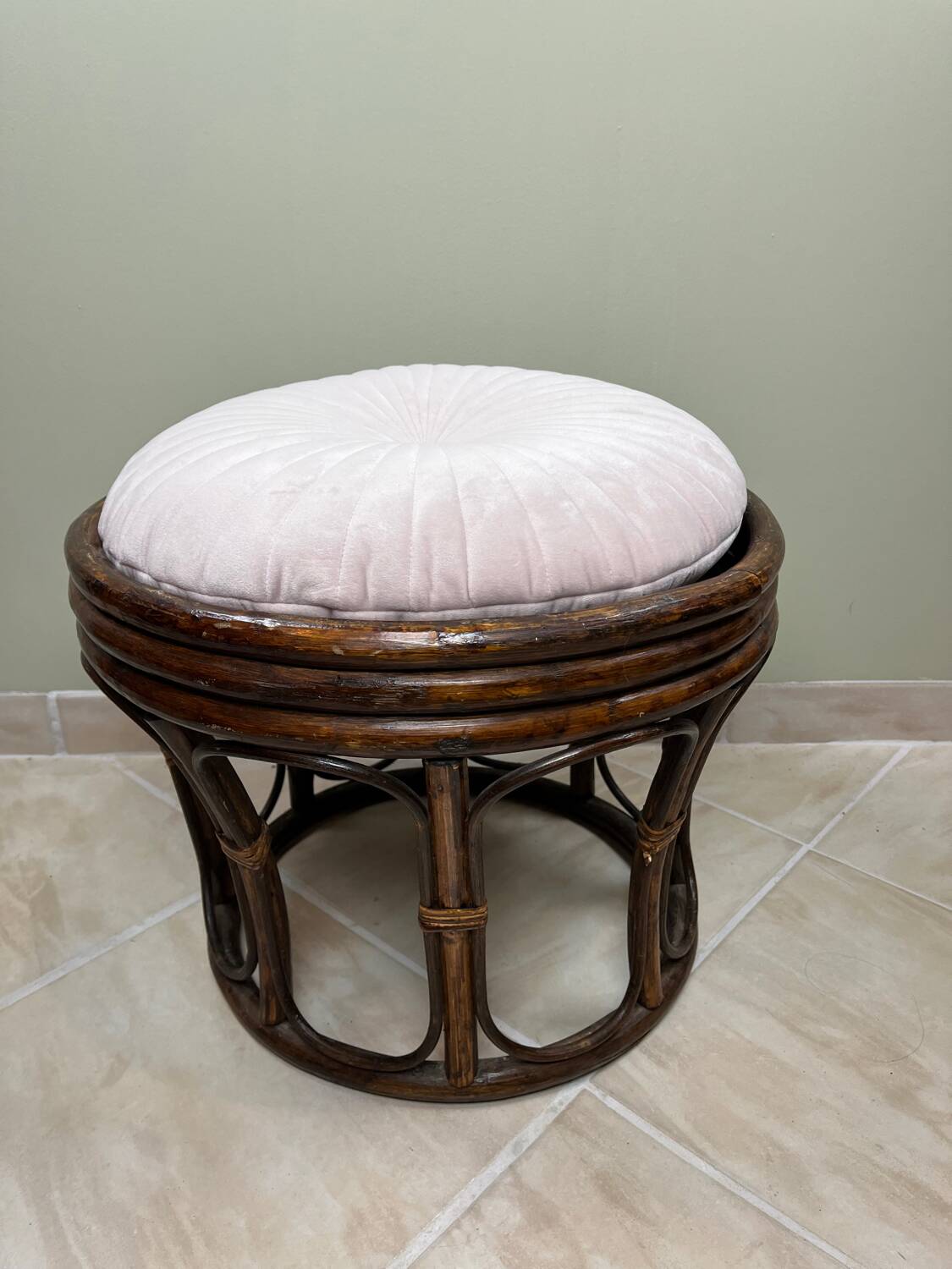 Pouf en rotin brun