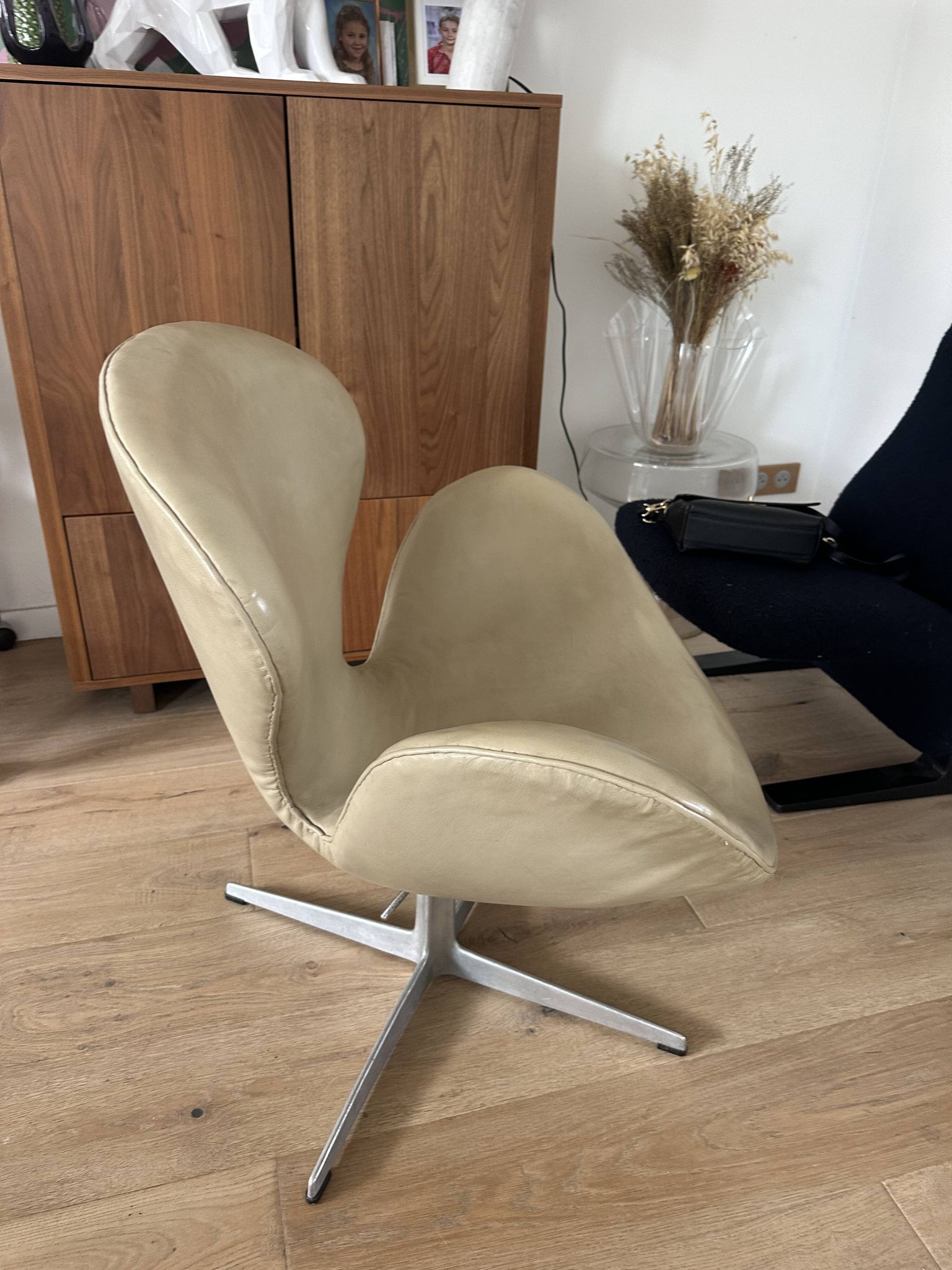 Swan Chair Arne Jacobsen first edition Fritz Hansen 1960s