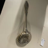 Cuillère à soupoudrer en argent massif
