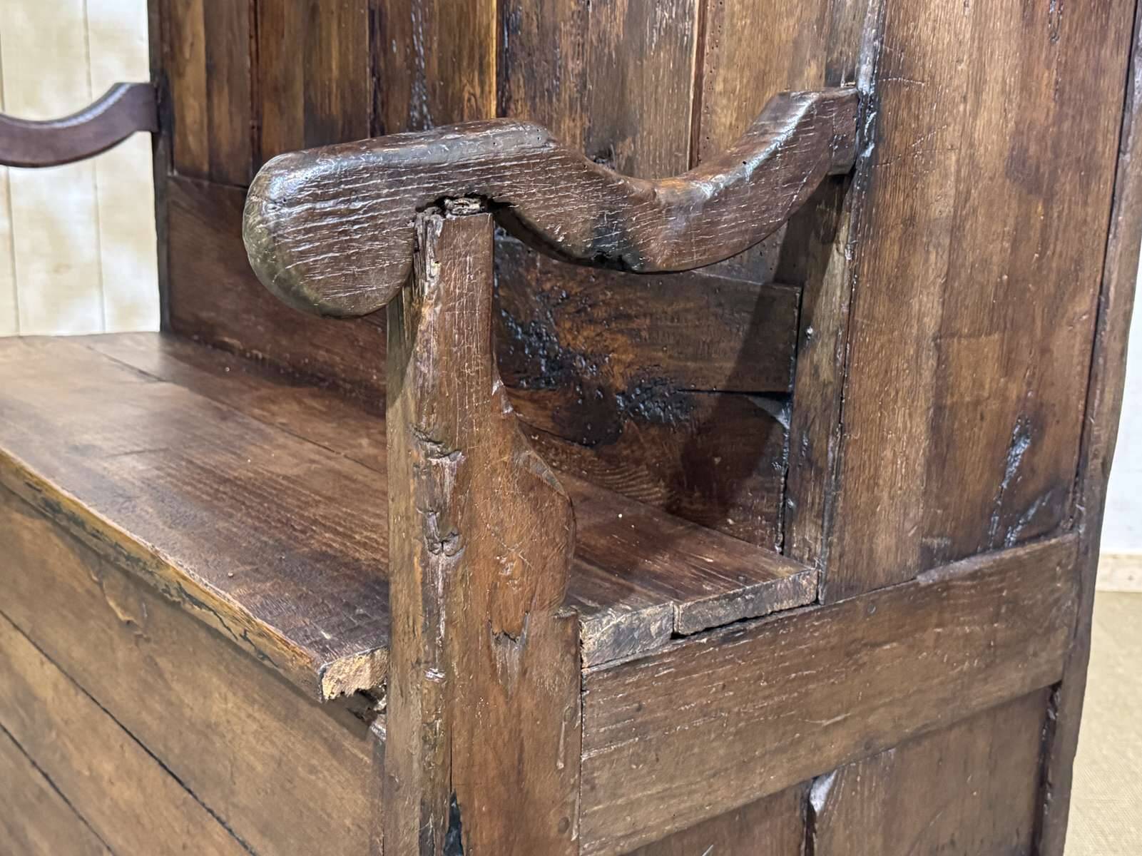 Entrance furniture, Breton wardrobe in oak and chestnut from the 19th century.