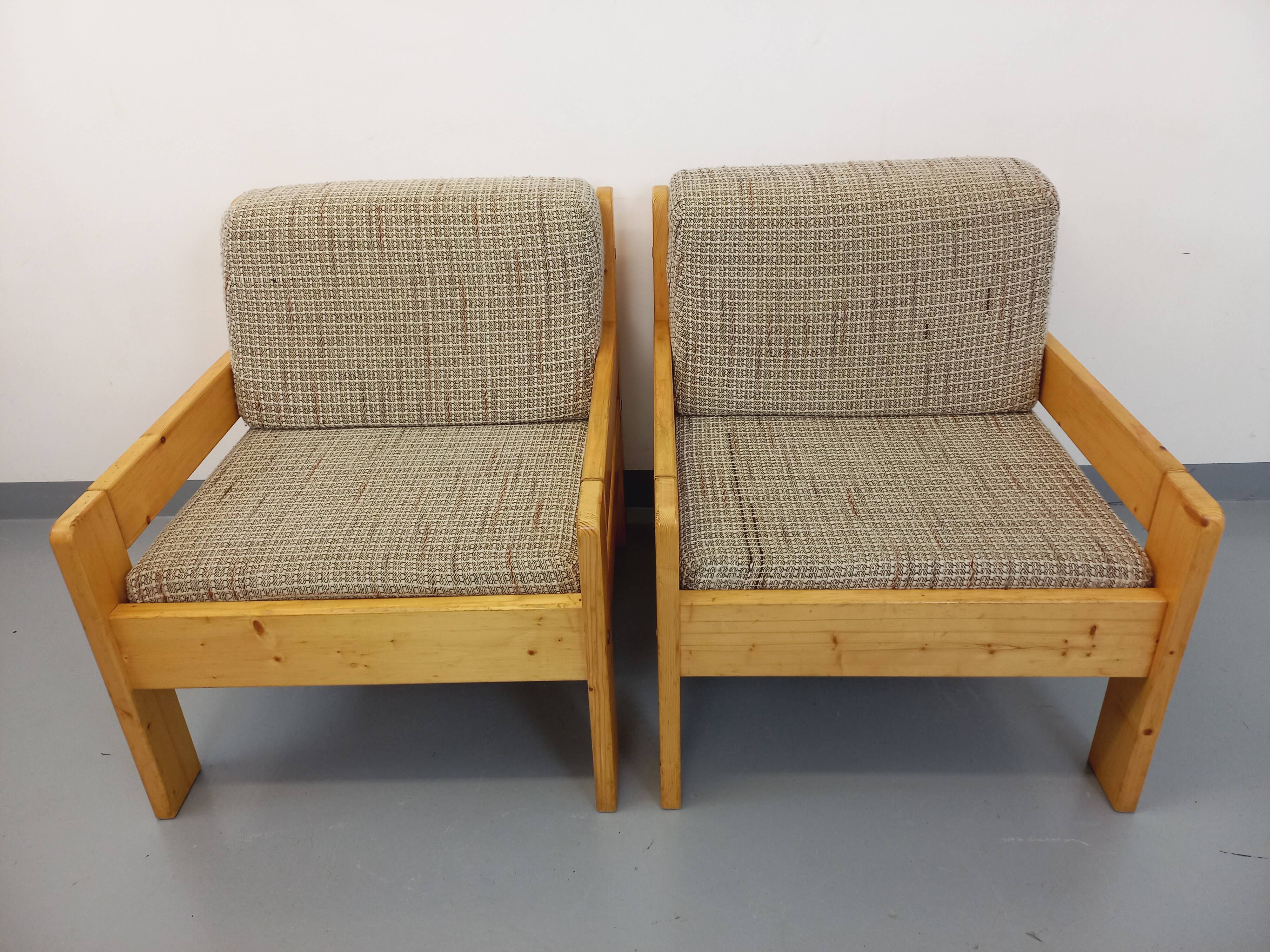 Set of 2 vintage fireside chairs in pine and fabric from the 70s