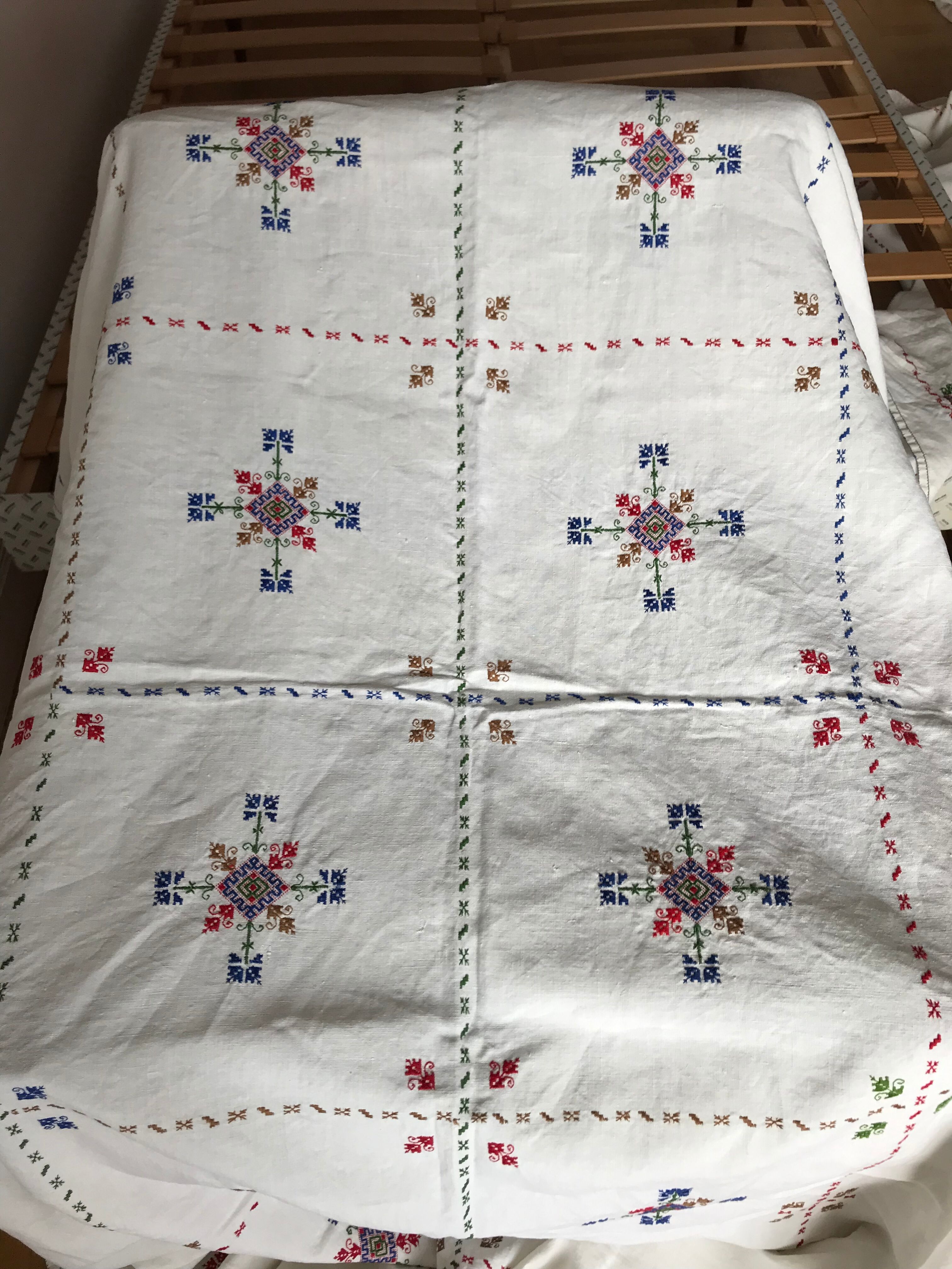 Ensemble nappes serviettes carrés de table brodé vintage