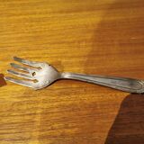 Silver metal cake service