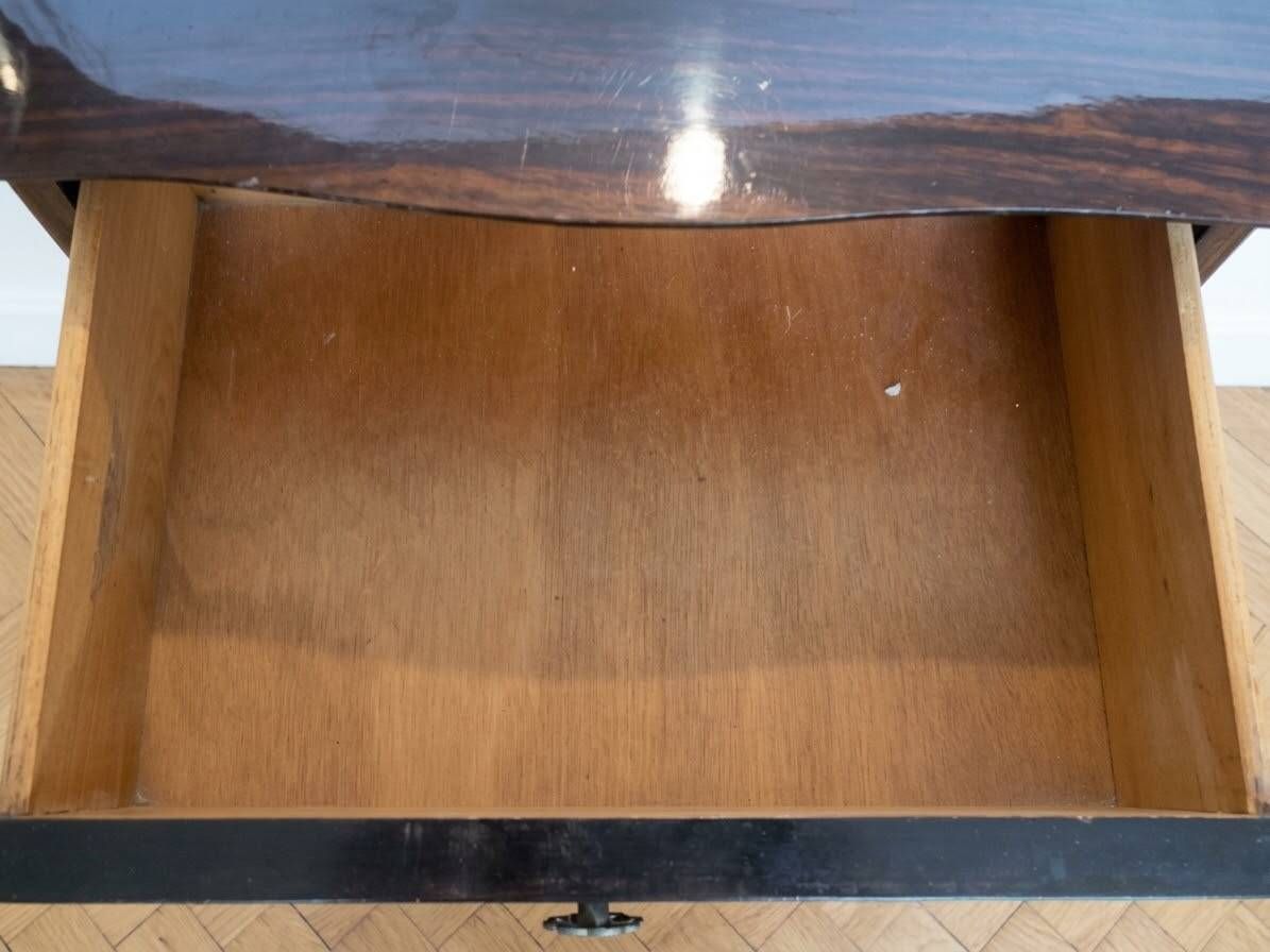Table de chevet ancienne en bois marqueté et laqué