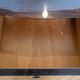Table de chevet ancienne en bois marqueté et laqué