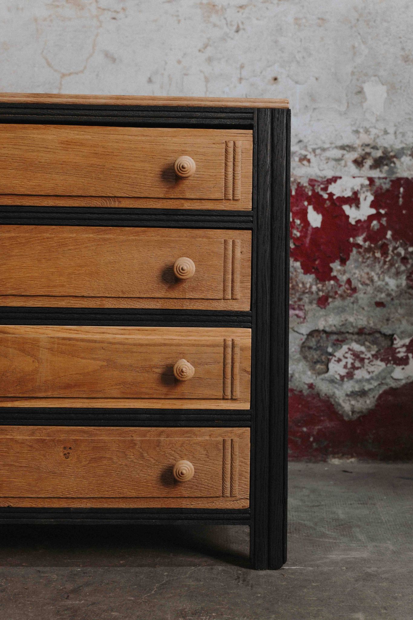 Black and natural wood chest of drawers with 4 drawers