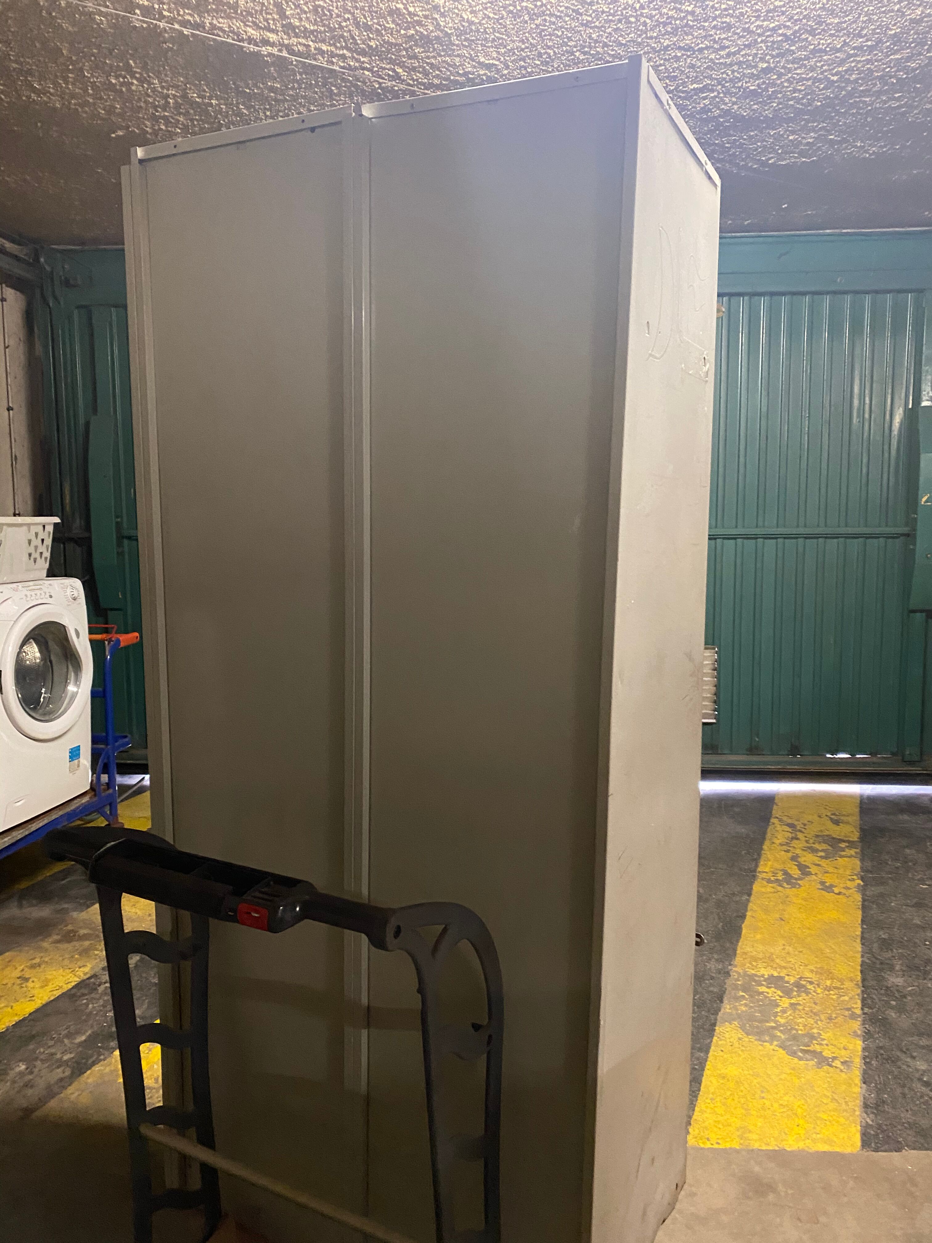 Double metal cloakroom cabinet