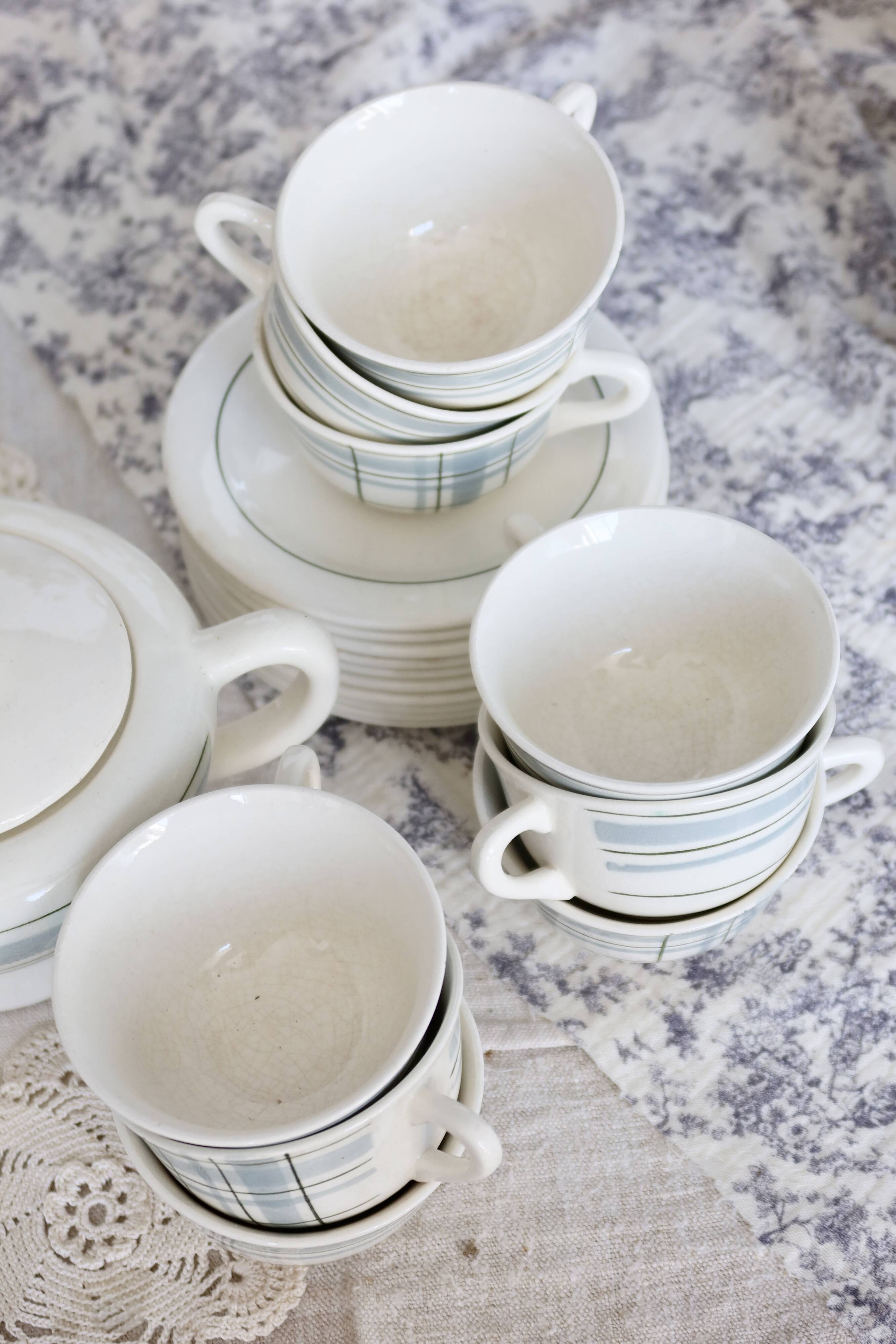 Vintage 10-person coffee set with Salins earthenware and geometric design