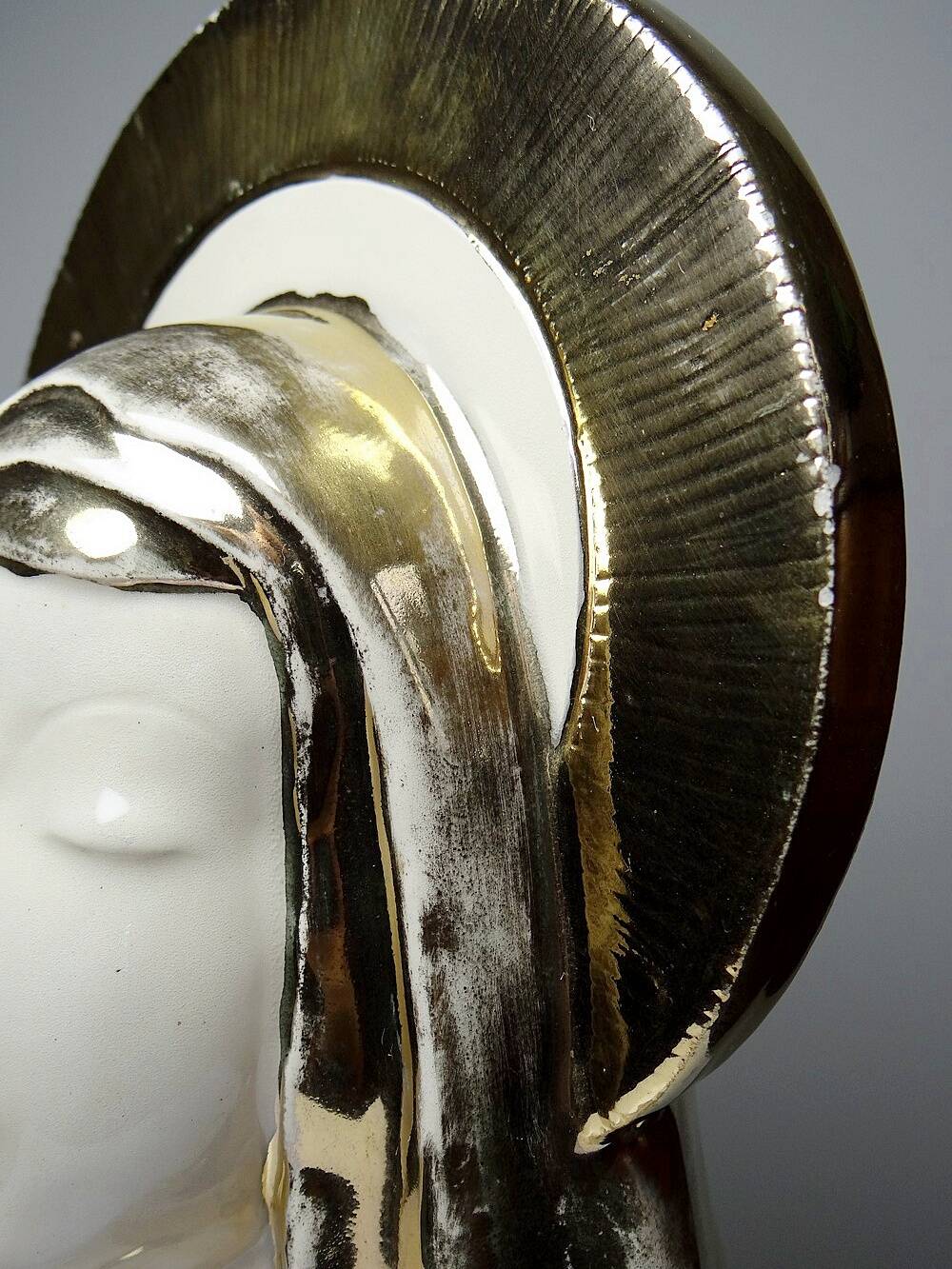 Bust of the Virgin with halo, glazed ceramic, vintage/antique craftsmanship
