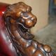 Canapé Chesterfield victorien en cuir avec têtes de lion sculptées