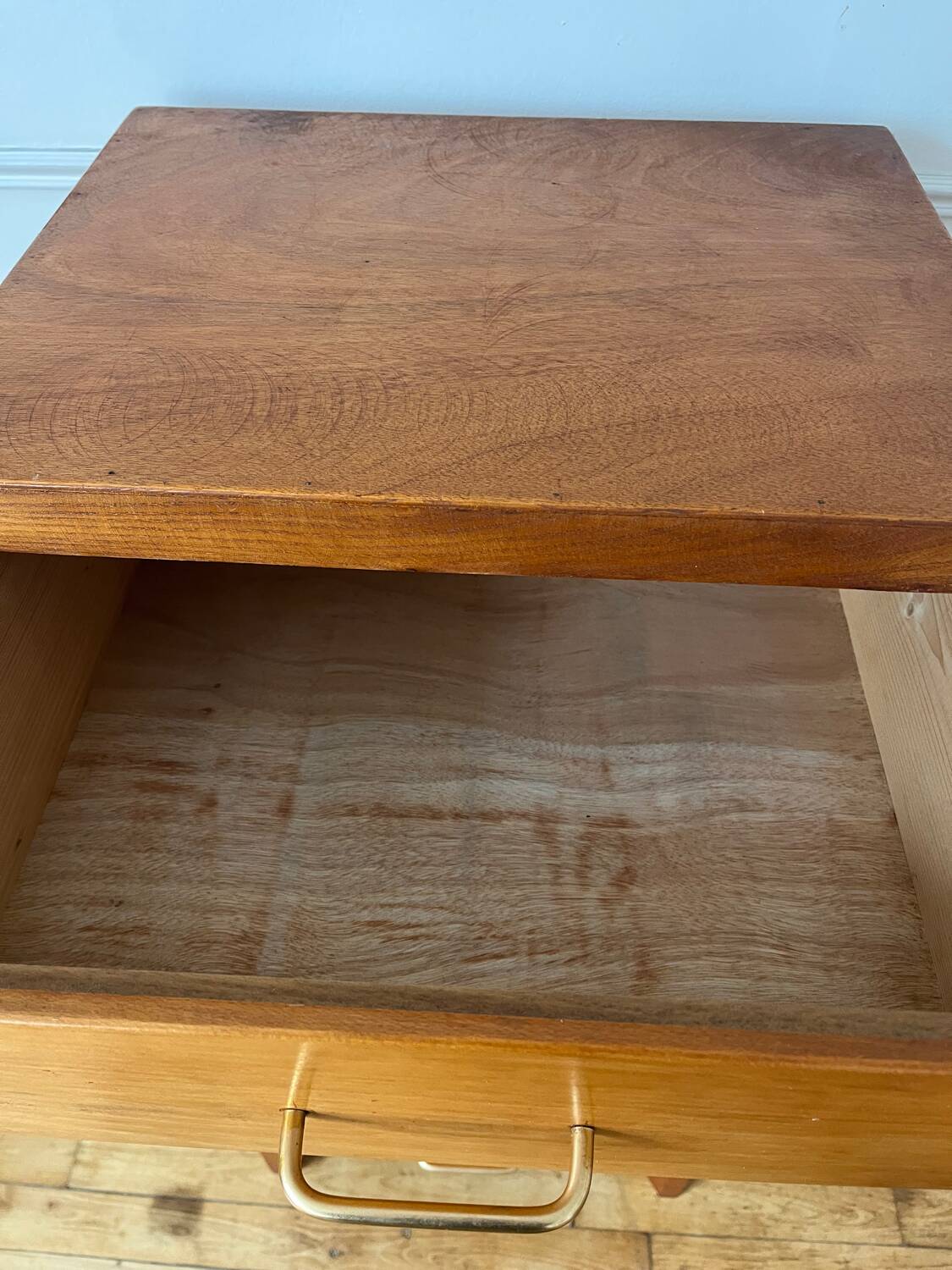 Chiffonnier en bois pieds compas