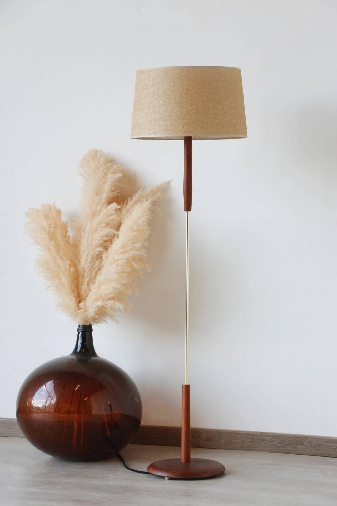 Vintage teak floor lamp from the 60s – renovated & chic design