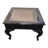 Showcase coffee table