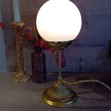 Lampe à poser globe opaline blanc
