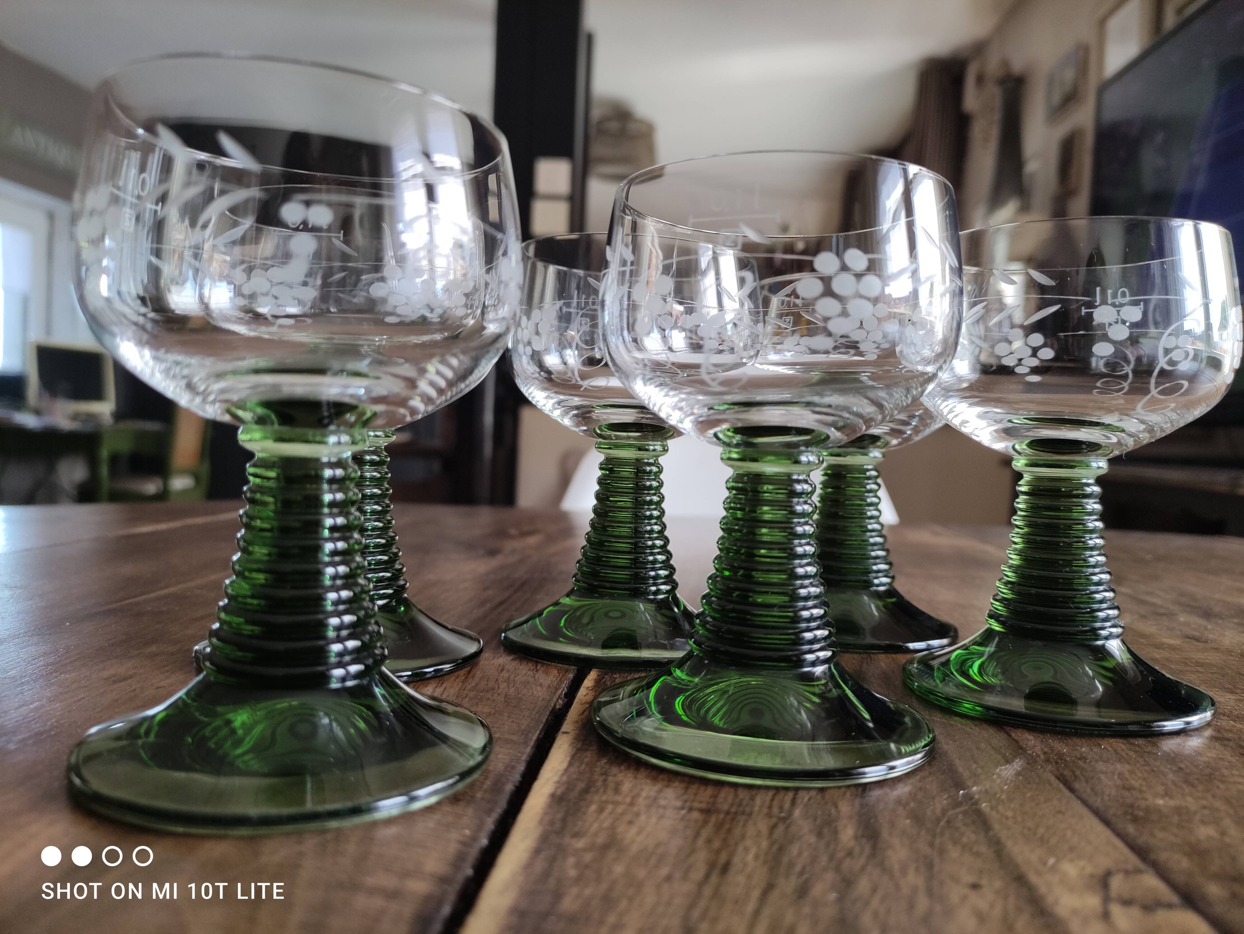 Set of 6 Alsatian wine glasses in chiseled crystal with green turned foot