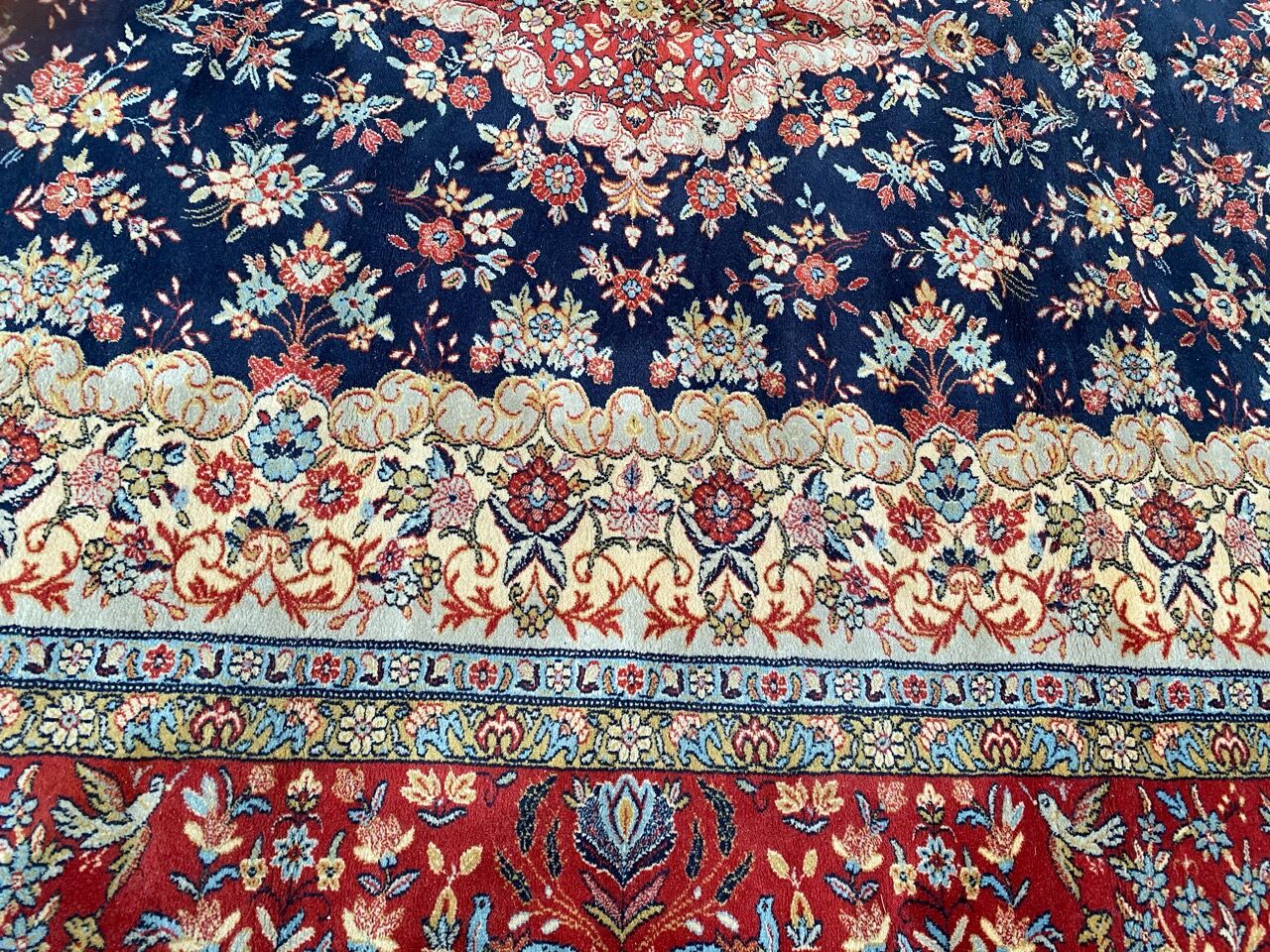 Persian style carpet in wool 250x354 cm