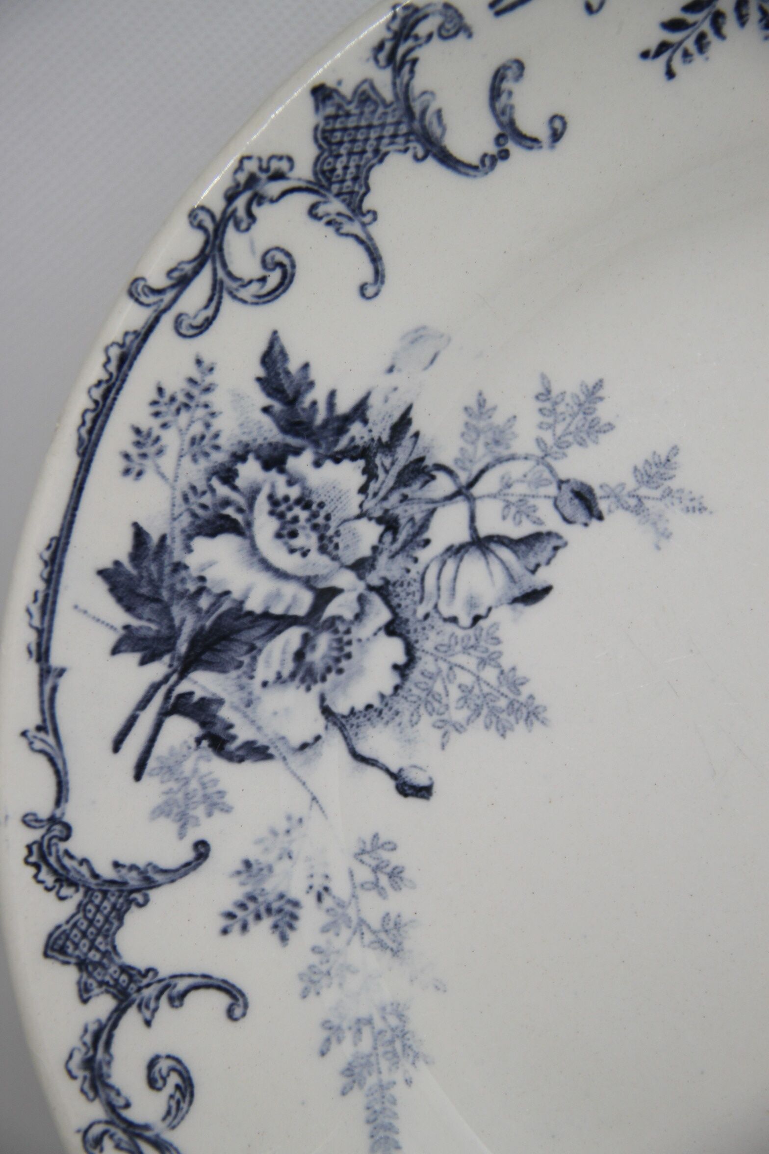 6 Flat plates Terre de Fer Boulenger - co. Choisy Le Roi - Floral motifs