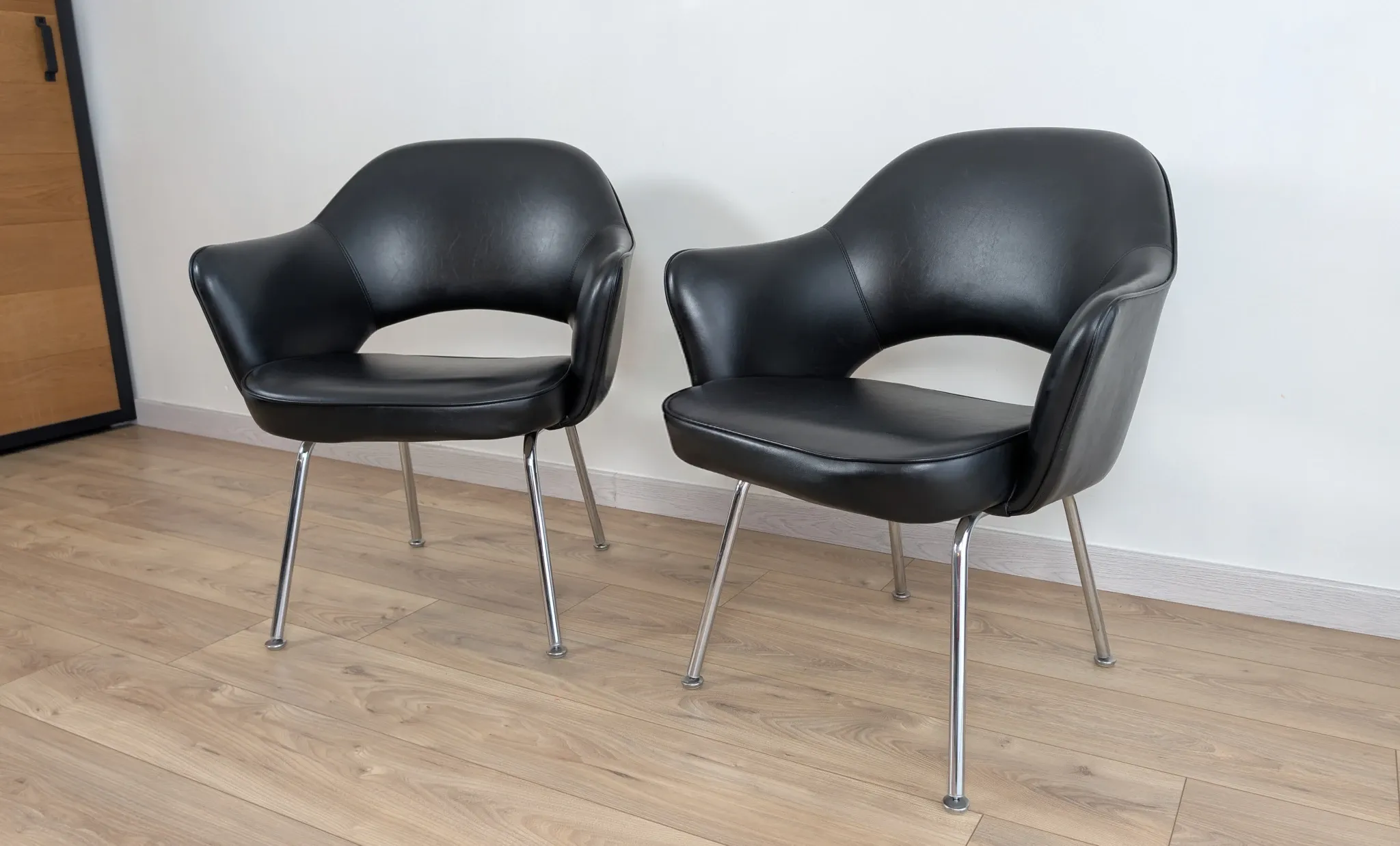 Set of 6 "Conference" chairs by Eero Saarinen for Knoll International