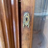 Meuble d’appui Louis XVI en bois précieux, marbre et vitrine – Haentgès Frè