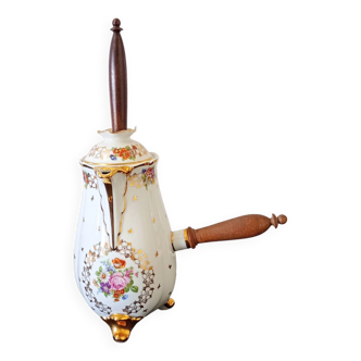Porcelain chocolate maker