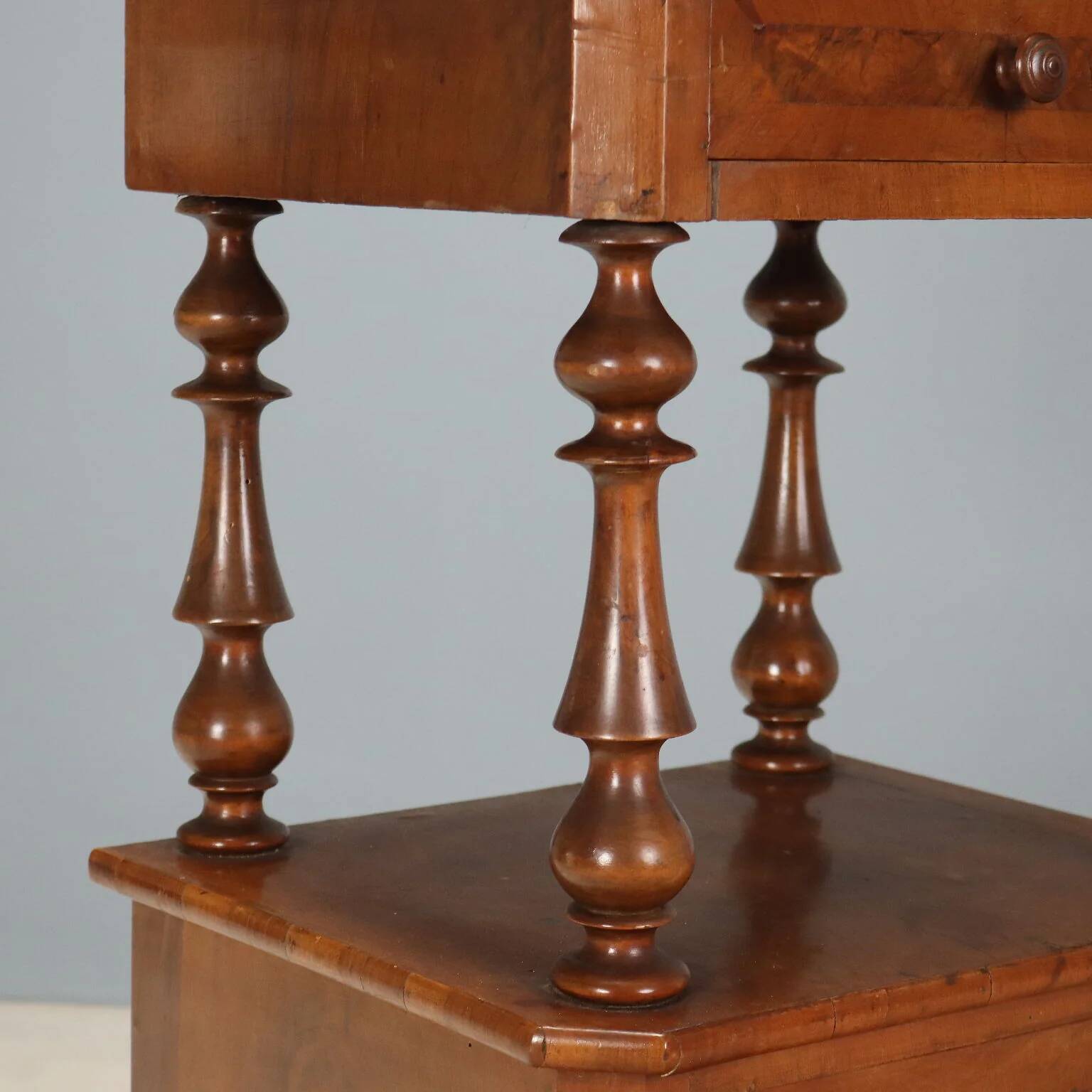 Antique Louis-Philippe bedside table in walnut, Italy, 19th century.