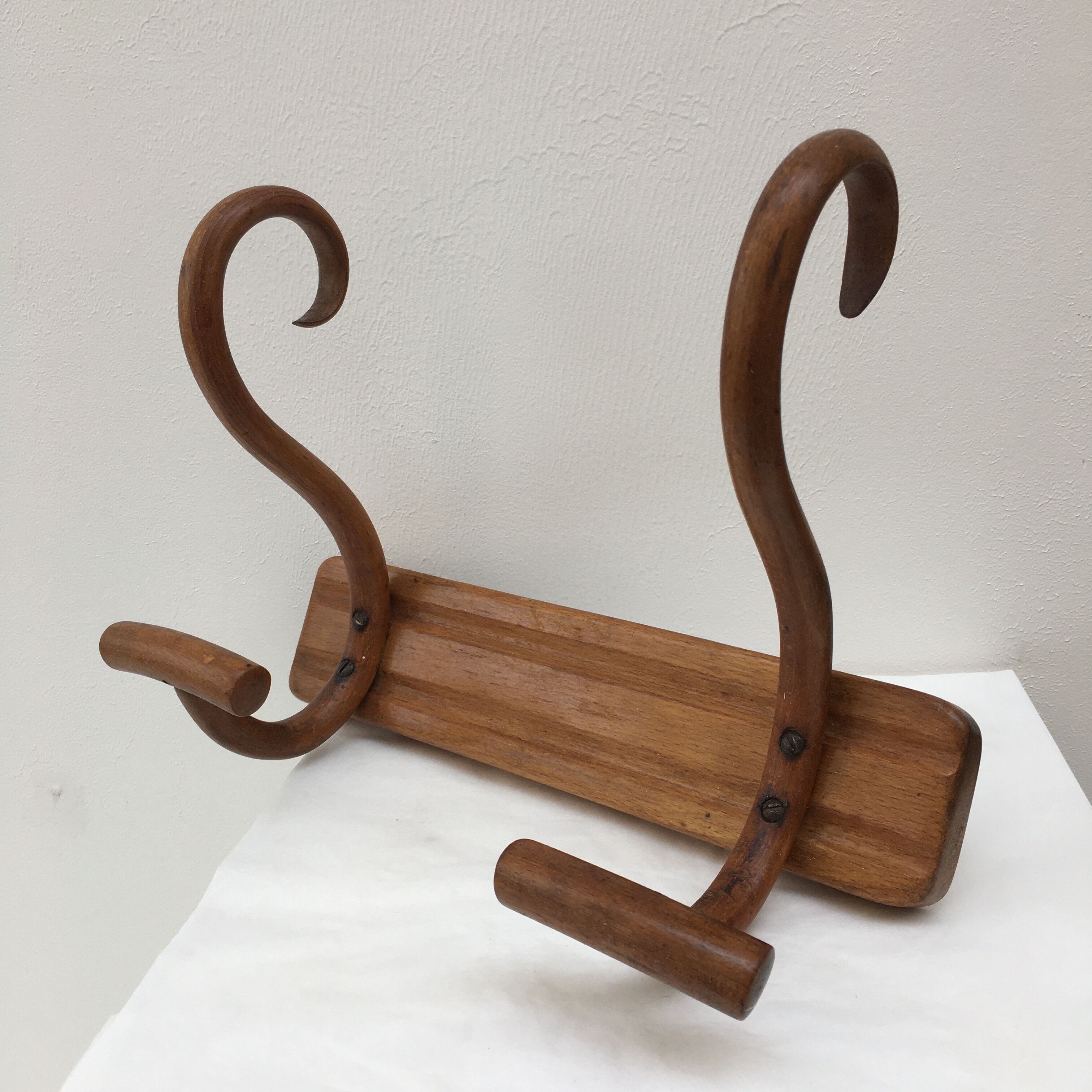 Wall door in curved wood Thonet