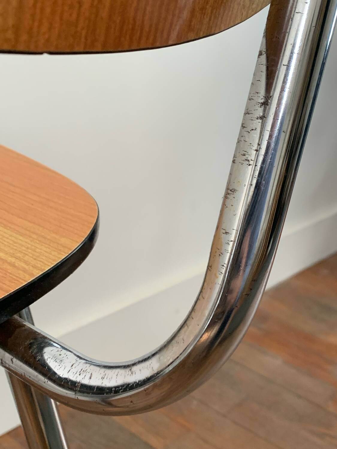 Chaise en formica tublac