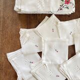 Embroidered tablecloth + 12 vintage napkins