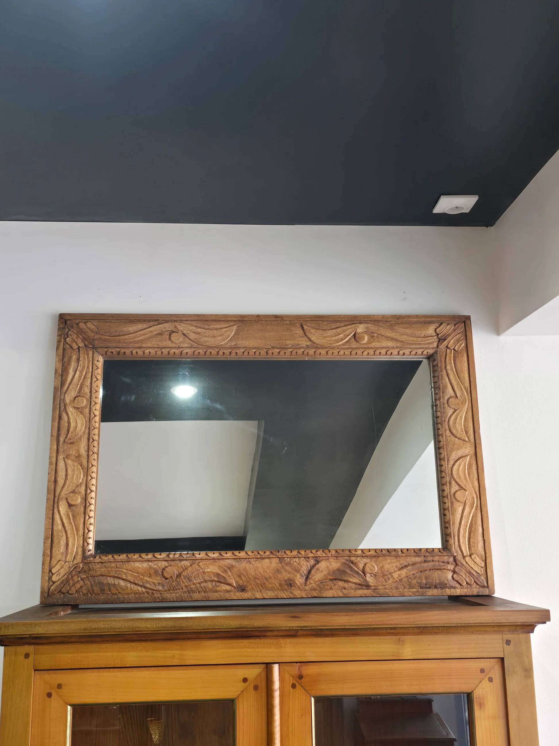 Large wall mirror in carved wood – handcrafted work