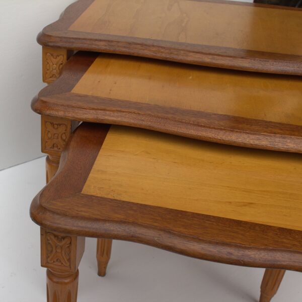 Vieille ensemble mid century ensemble de 3 tables  gigogne