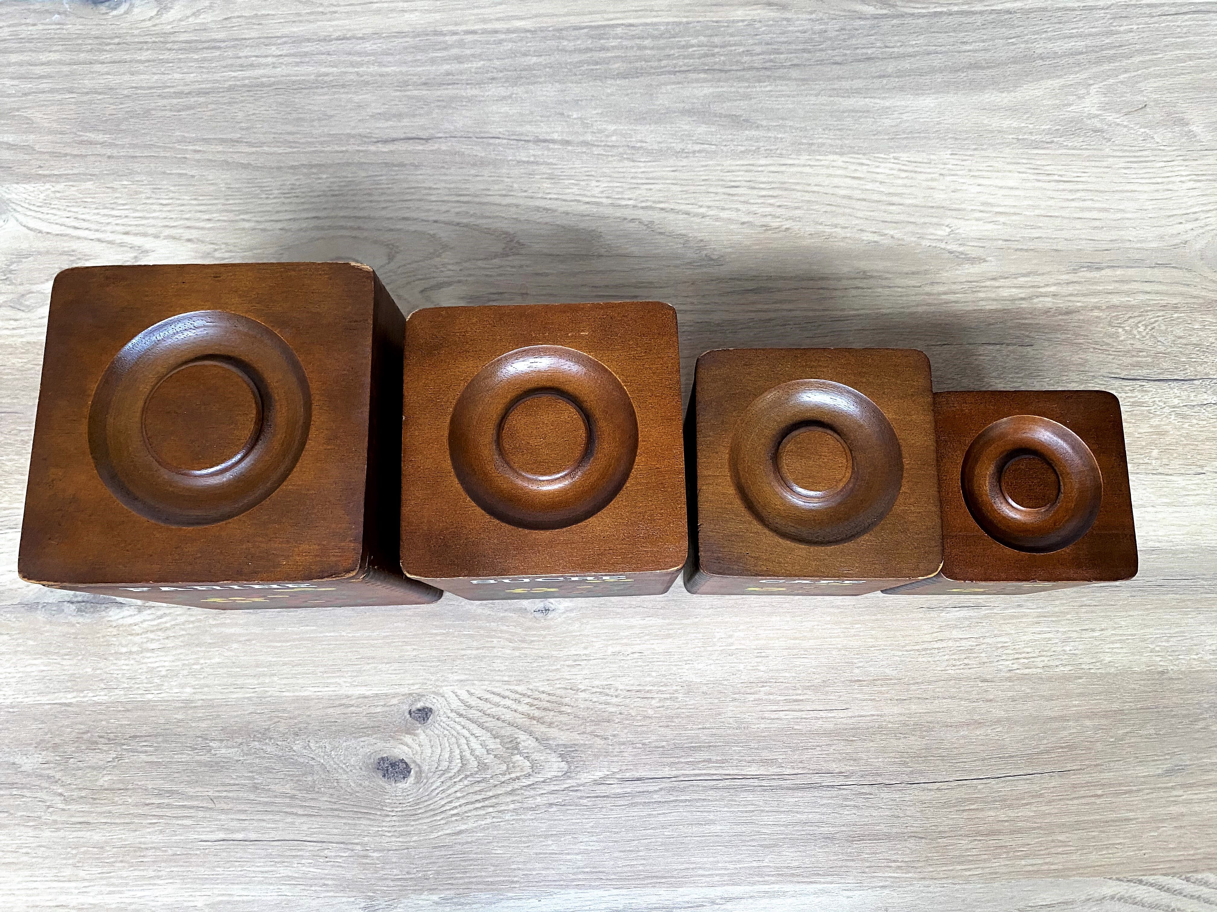 Série de 4 pots à épices en bois