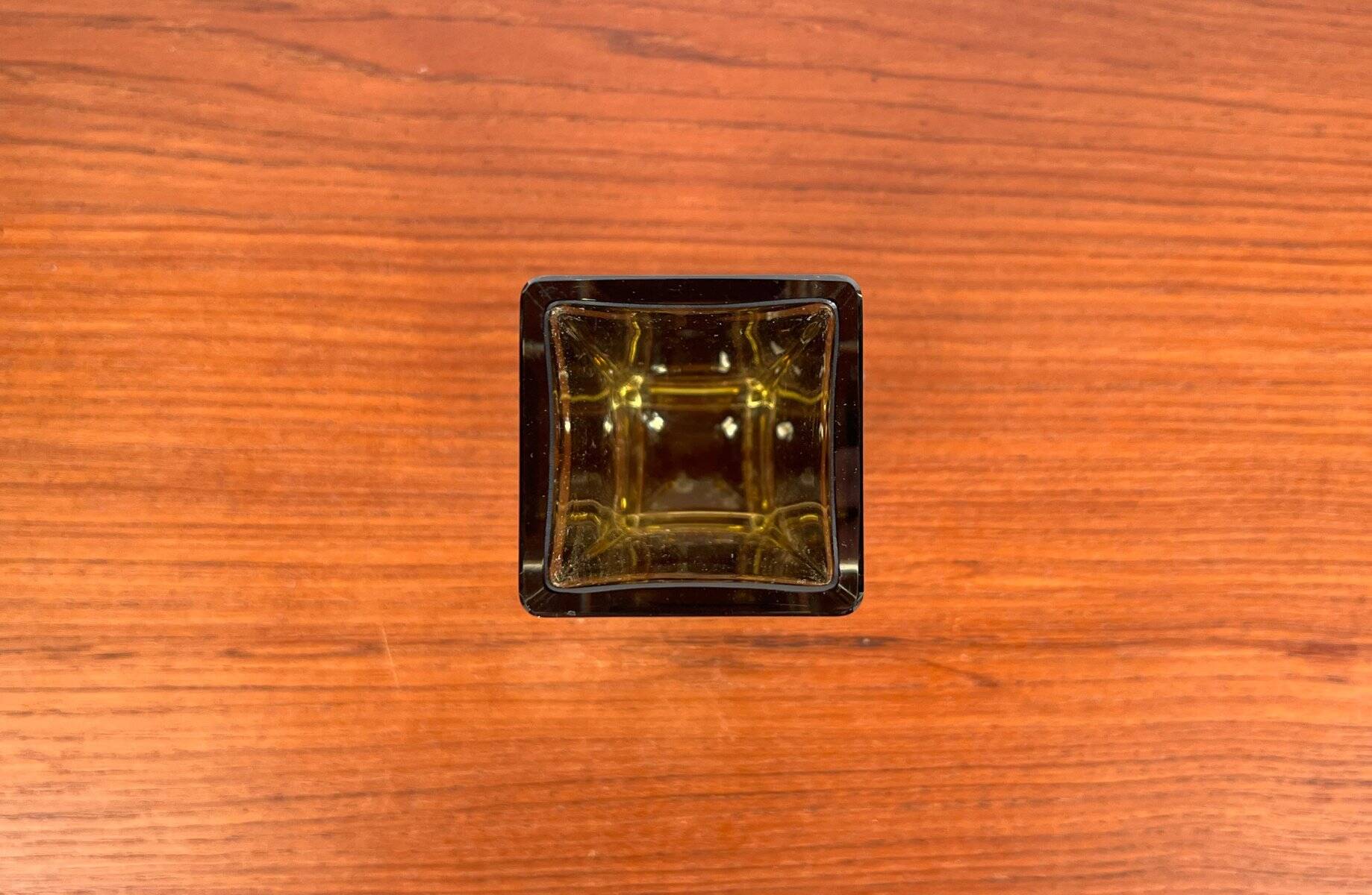 Minimalist Sommerso glass vase model Kf 296 from the mid-century by Kaj Franck for Nuutajärvi Notsjö, Finland, 1965.