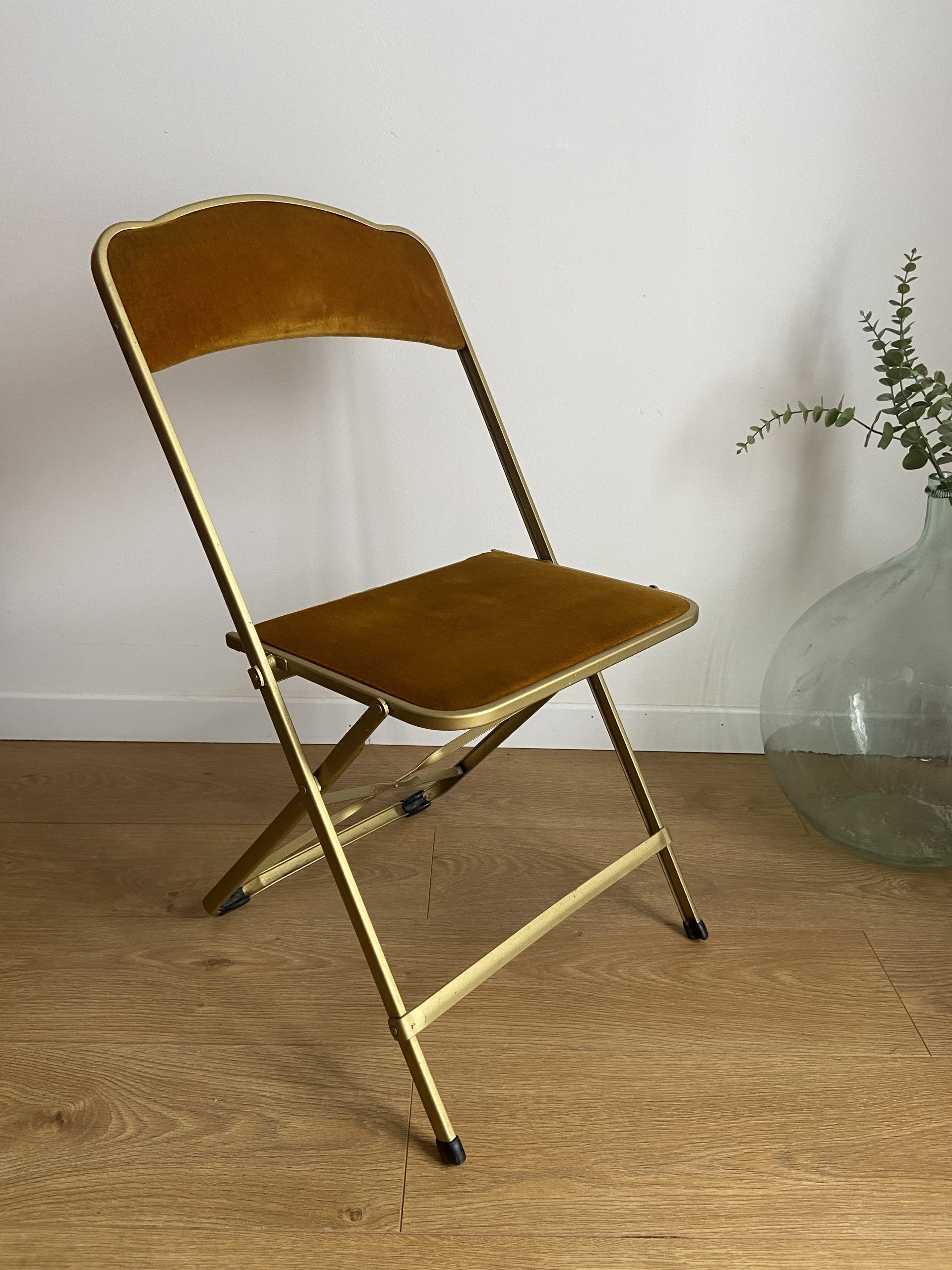 Vintage chaisor folding chair in gold yellow velvet