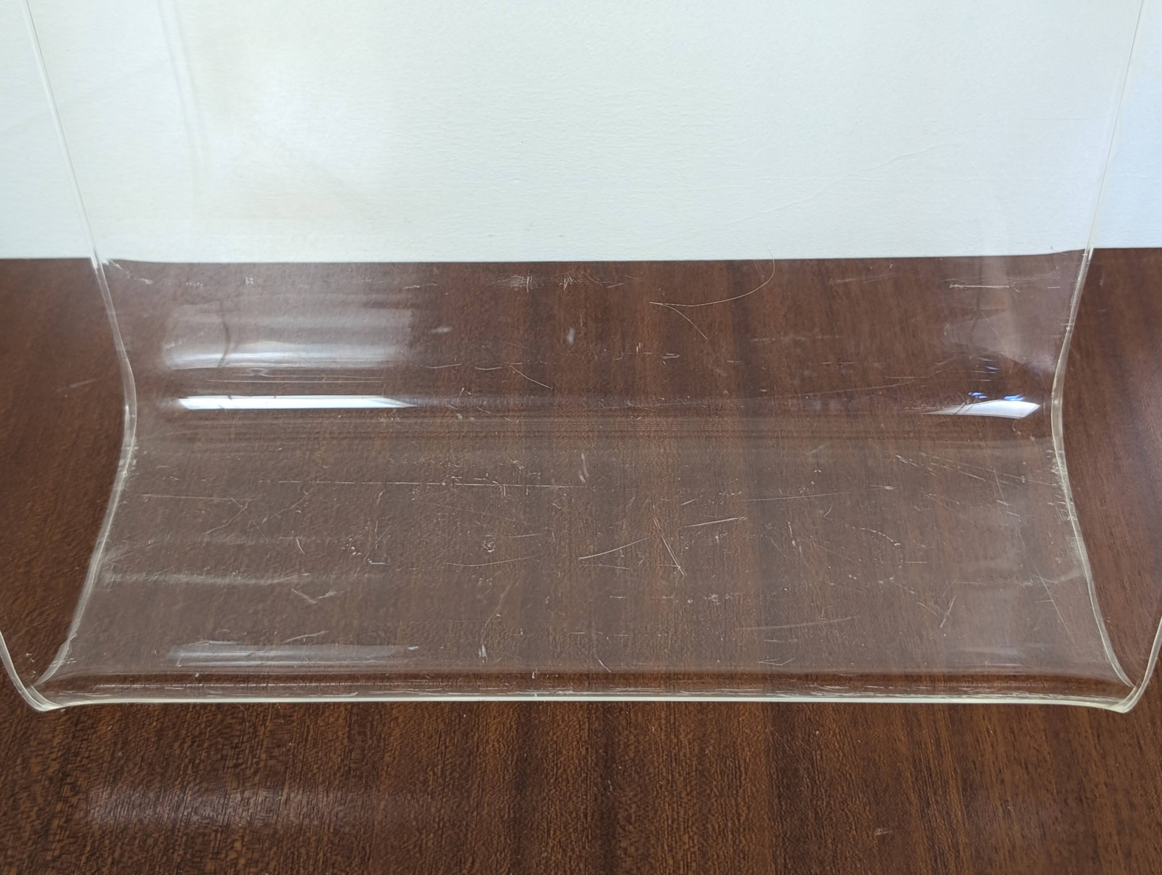 Acrylic magazine rack