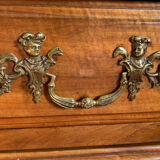 Commode en noyer blond à trois tiroirs XVIIIeme siecle