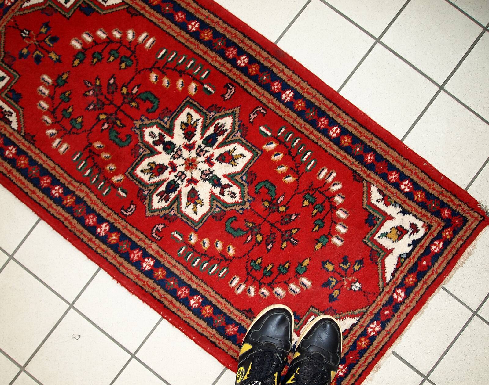 Tapis Vintage Hamadan en Laine, Années 1970, Élégance Florale du Moyen-Orie