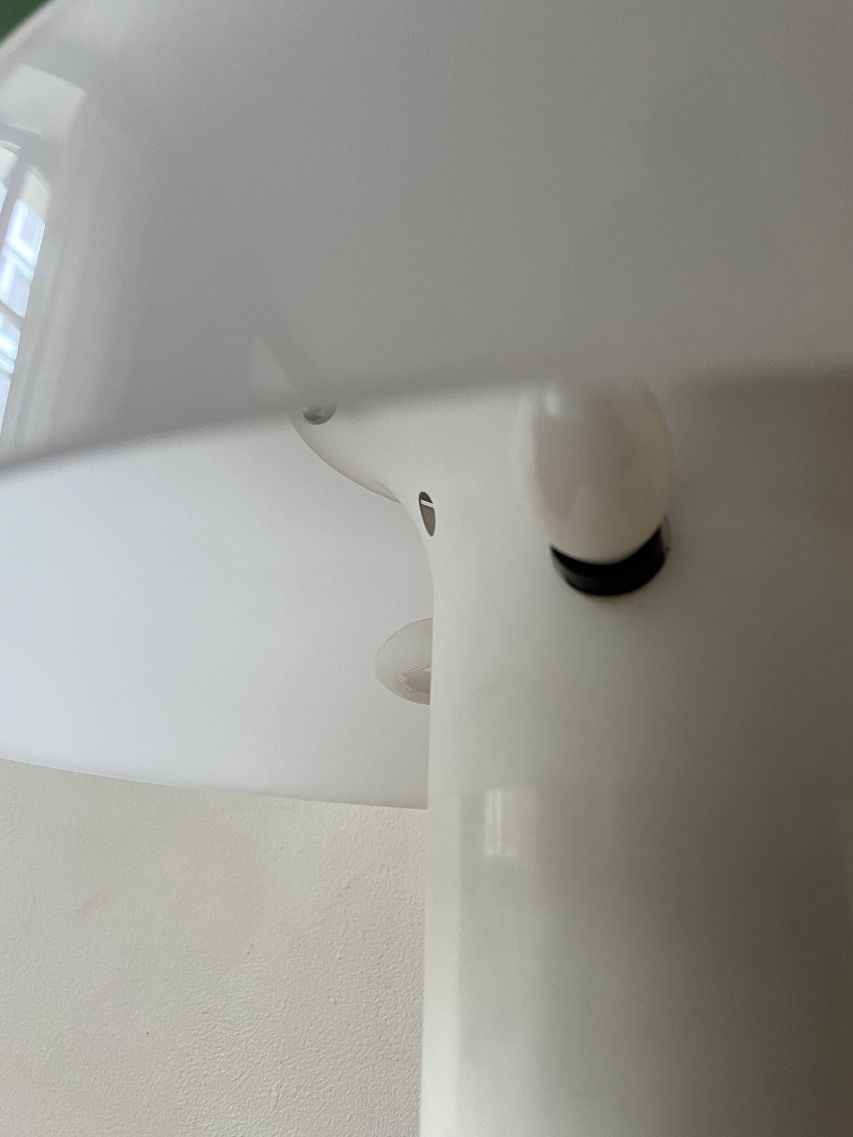 Brumbury table lamp in chrome and white by Luigi Massoni for Guzzini 1970